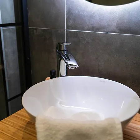 In The Heart Of The Center Daire *