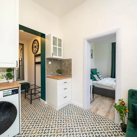 In The Heart Of The Center Daire